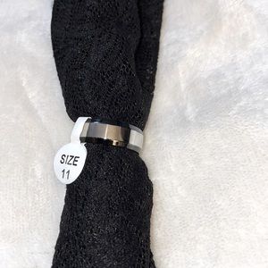 Men’s silver/black band